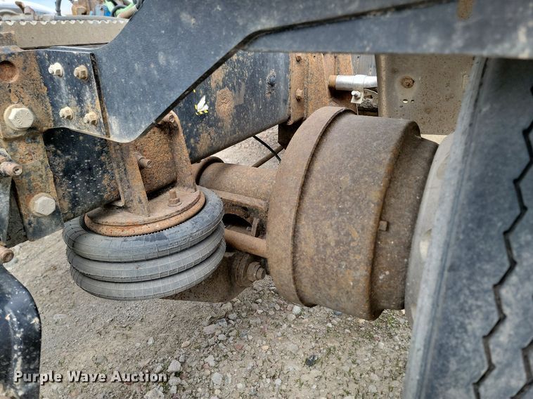 image for item NZ9936 2003 Mack CH600 semi truck