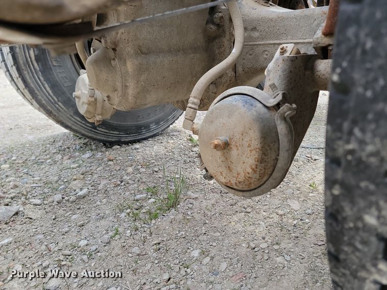 image for item NZ9936 2003 Mack CH600 semi truck