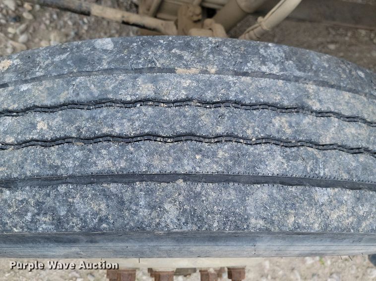 image for item NZ9936 2003 Mack CH600 semi truck