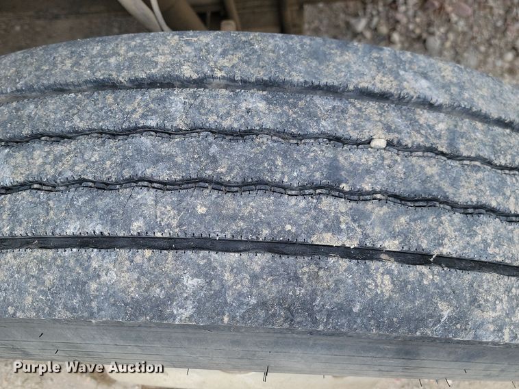 image for item NZ9936 2003 Mack CH600 semi truck