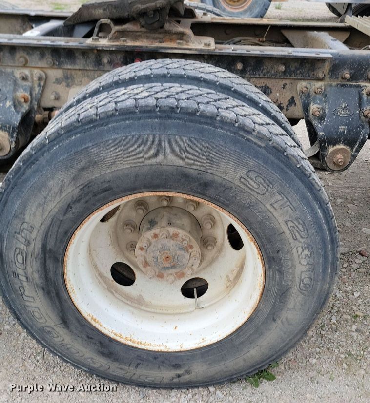 image for item NZ9936 2003 Mack CH600 semi truck