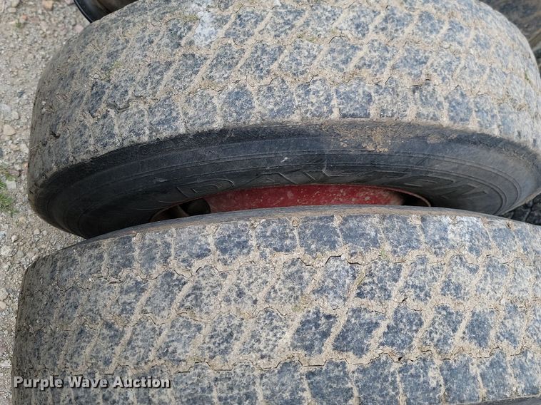 image for item NZ9936 2003 Mack CH600 semi truck