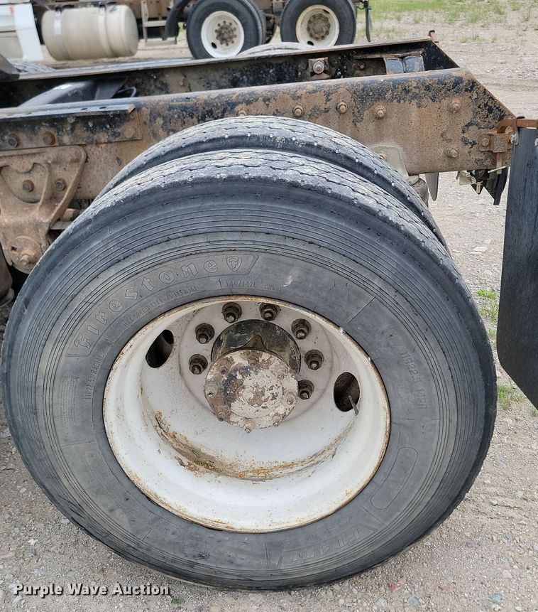 image for item NZ9936 2003 Mack CH600 semi truck