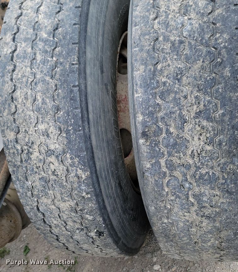 image for item NZ9936 2003 Mack CH600 semi truck