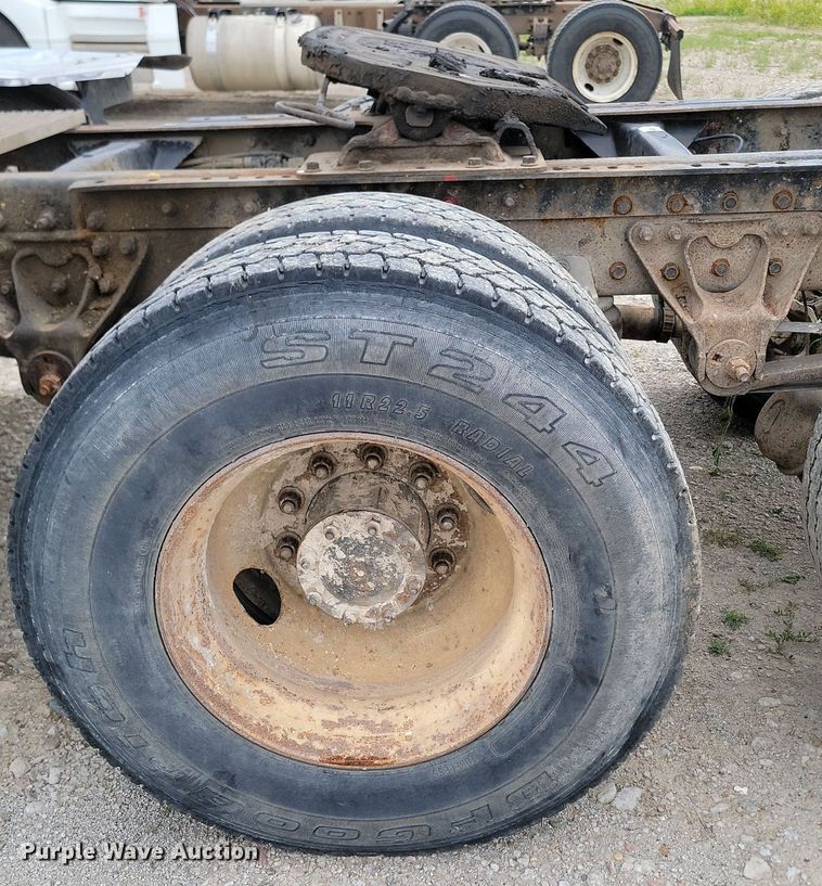 image for item NZ9936 2003 Mack CH600 semi truck