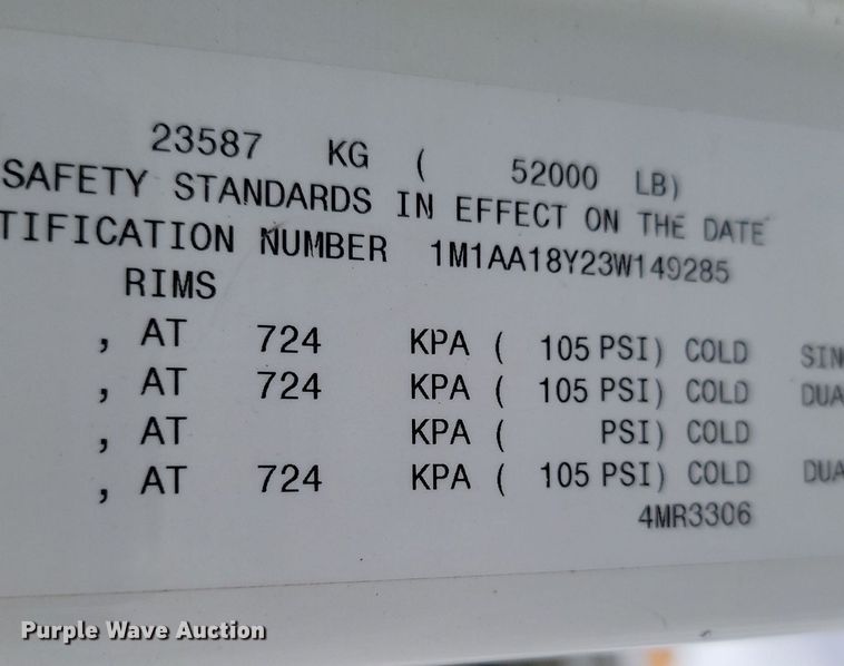 image for item NZ9936 2003 Mack CH600 semi truck