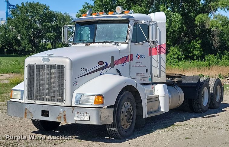 image for item NZ9937 1999 Peterbilt 377 semi truck