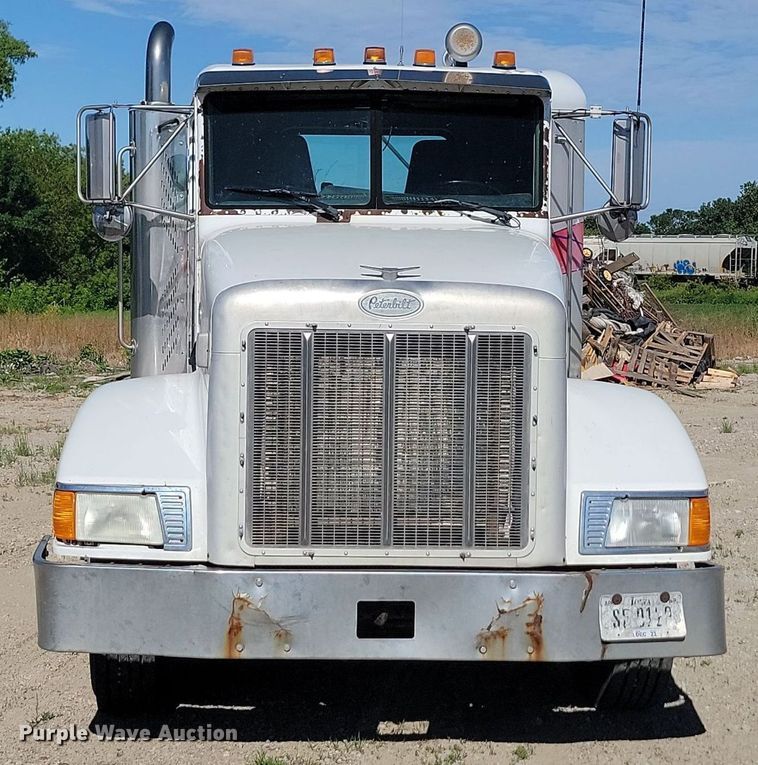 image for item NZ9937 1999 Peterbilt 377 semi truck