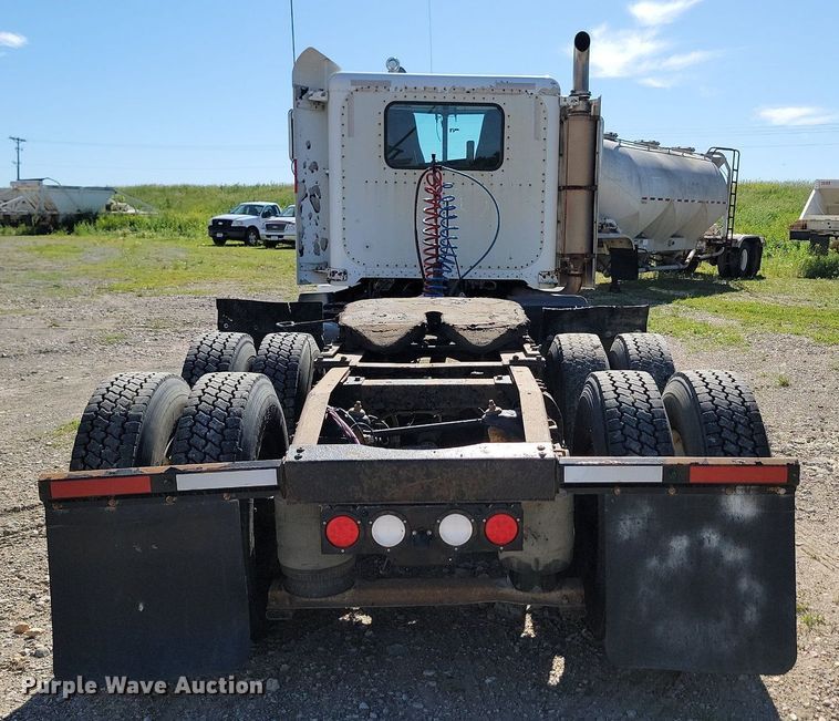 image for item NZ9937 1999 Peterbilt 377 semi truck