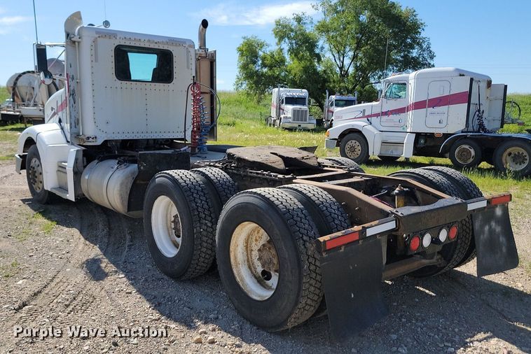 image for item NZ9937 1999 Peterbilt 377 semi truck