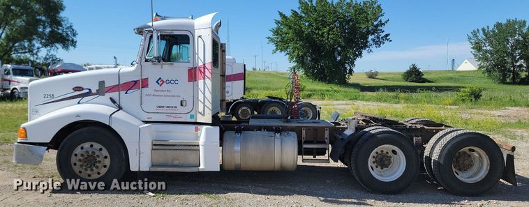 image for item NZ9937 1999 Peterbilt 377 semi truck