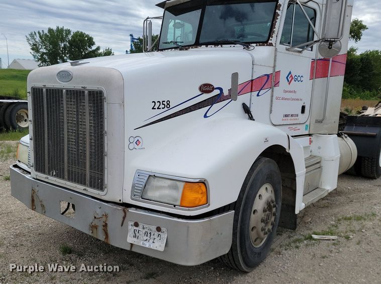 image for item NZ9937 1999 Peterbilt 377 semi truck