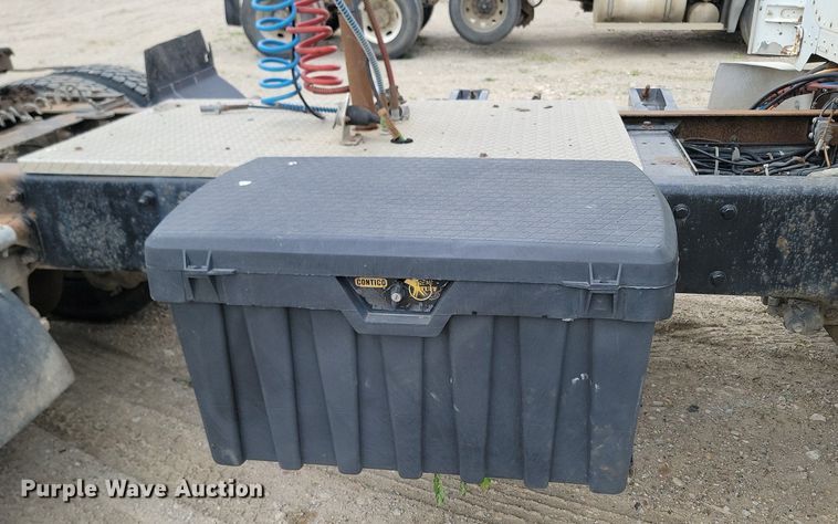 image for item NZ9937 1999 Peterbilt 377 semi truck