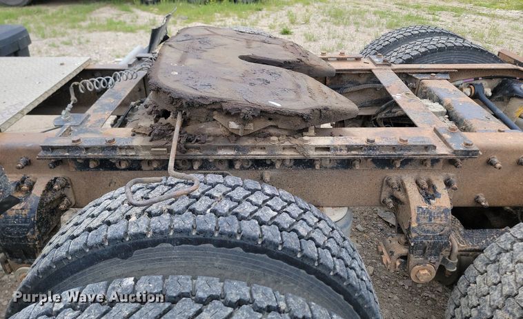 image for item NZ9937 1999 Peterbilt 377 semi truck