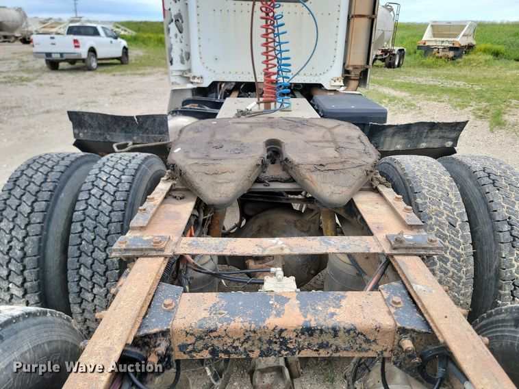 image for item NZ9937 1999 Peterbilt 377 semi truck