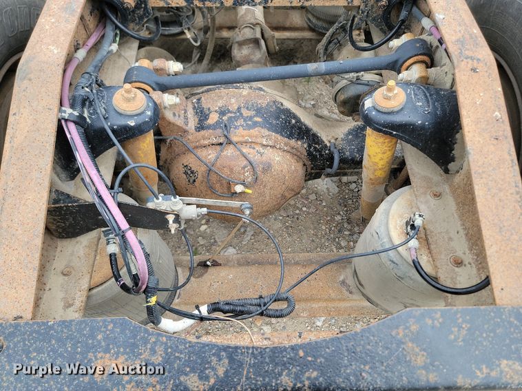 image for item NZ9937 1999 Peterbilt 377 semi truck