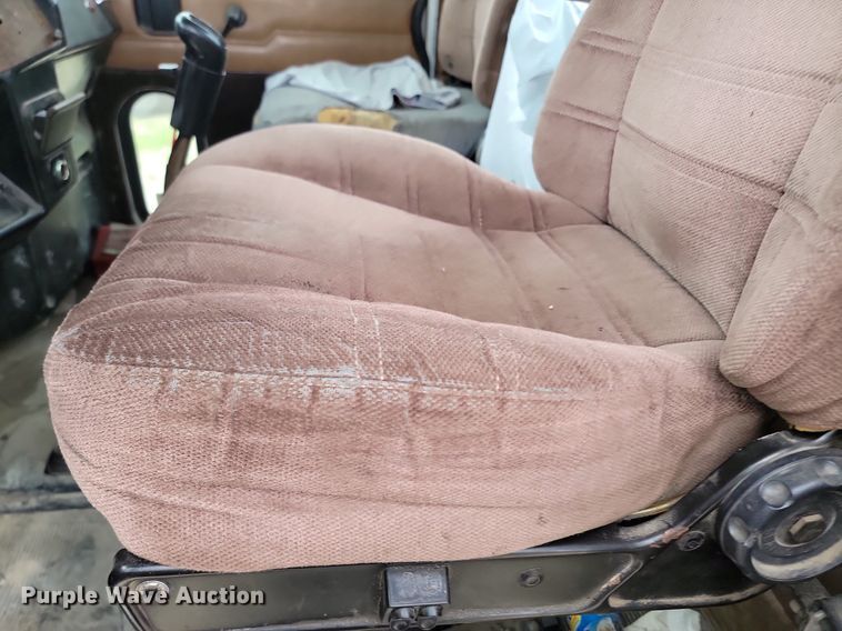 image for item NZ9937 1999 Peterbilt 377 semi truck