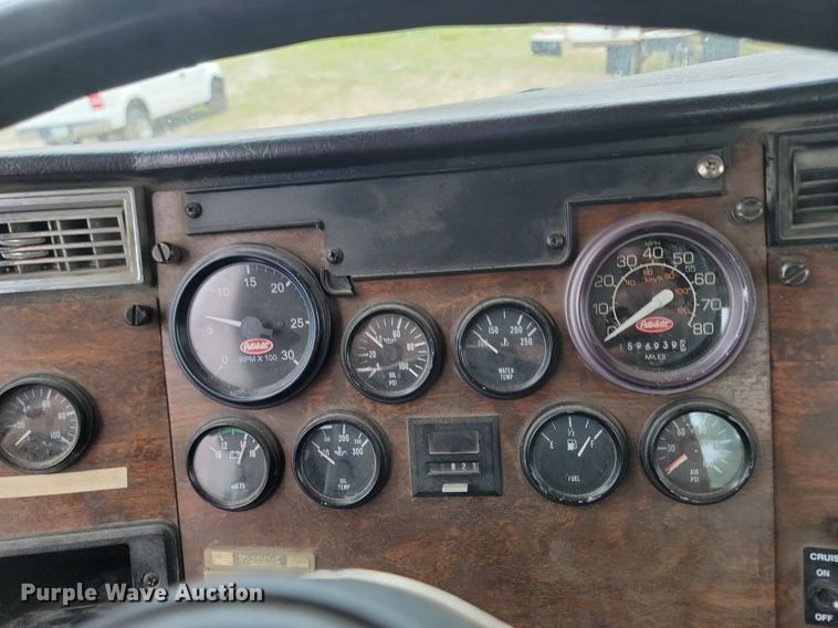 image for item NZ9937 1999 Peterbilt 377 semi truck