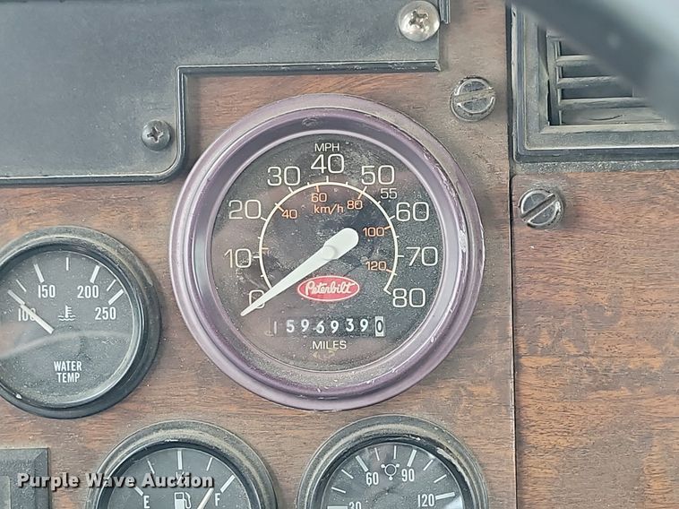 image for item NZ9937 1999 Peterbilt 377 semi truck