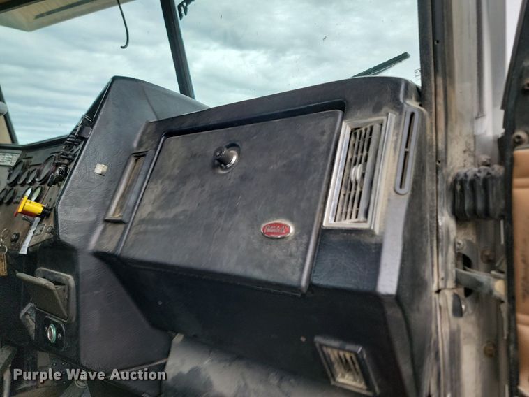 image for item NZ9937 1999 Peterbilt 377 semi truck