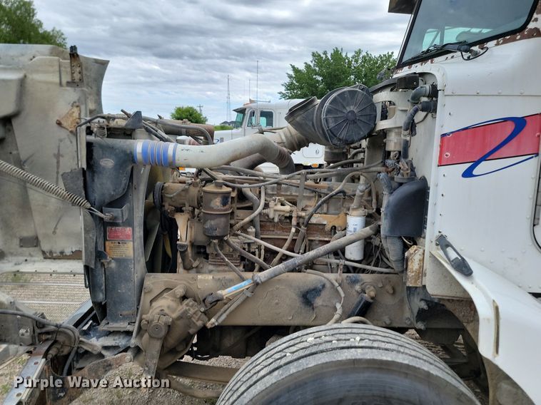 image for item NZ9937 1999 Peterbilt 377 semi truck