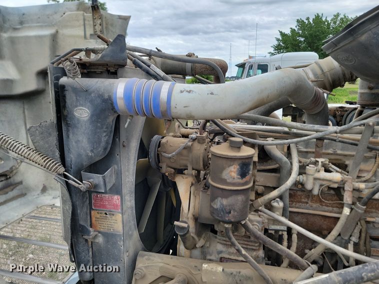 image for item NZ9937 1999 Peterbilt 377 semi truck