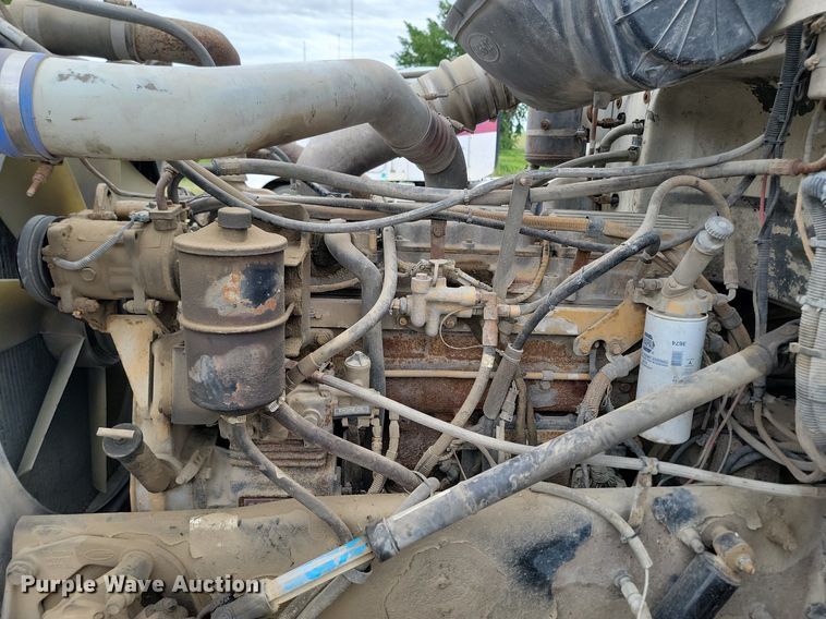 image for item NZ9937 1999 Peterbilt 377 semi truck