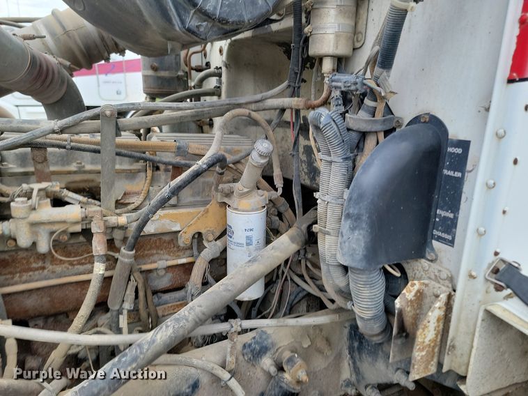 image for item NZ9937 1999 Peterbilt 377 semi truck