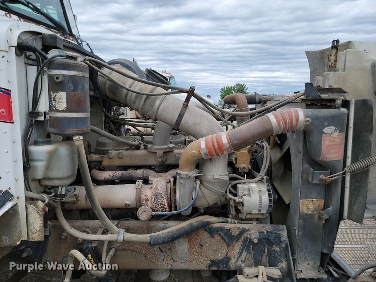 image for item NZ9937 1999 Peterbilt 377 semi truck