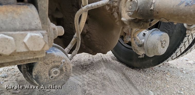 image for item NZ9937 1999 Peterbilt 377 semi truck