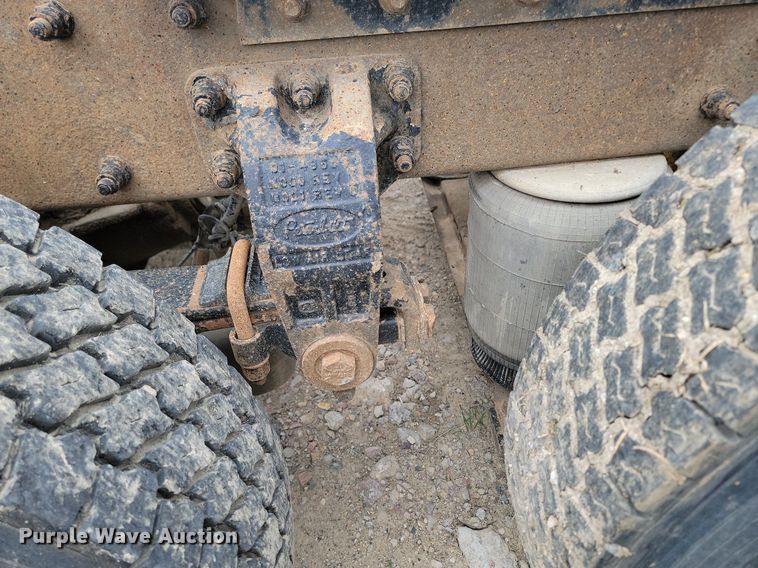 image for item NZ9937 1999 Peterbilt 377 semi truck