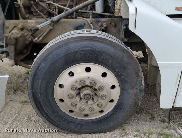 image for item NZ9937 1999 Peterbilt 377 semi truck