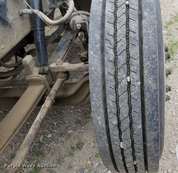 image for item NZ9937 1999 Peterbilt 377 semi truck