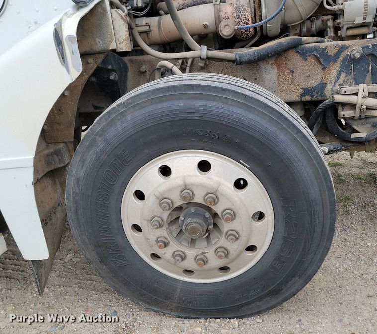 image for item NZ9937 1999 Peterbilt 377 semi truck