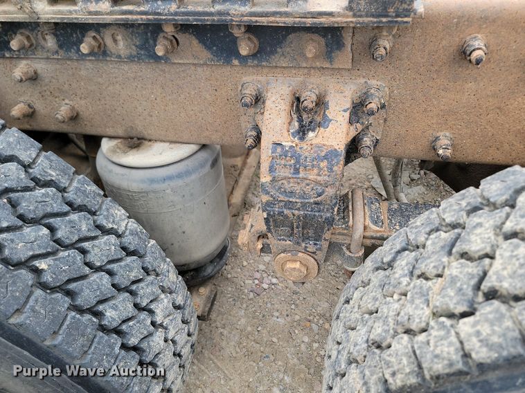 image for item NZ9937 1999 Peterbilt 377 semi truck