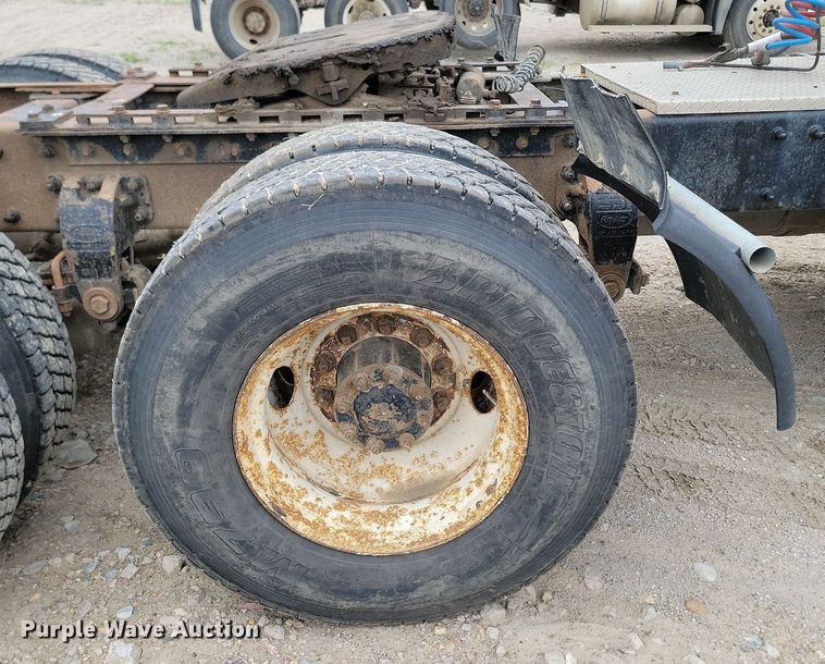 image for item NZ9937 1999 Peterbilt 377 semi truck