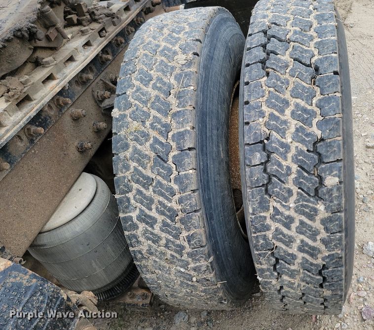 image for item NZ9937 1999 Peterbilt 377 semi truck