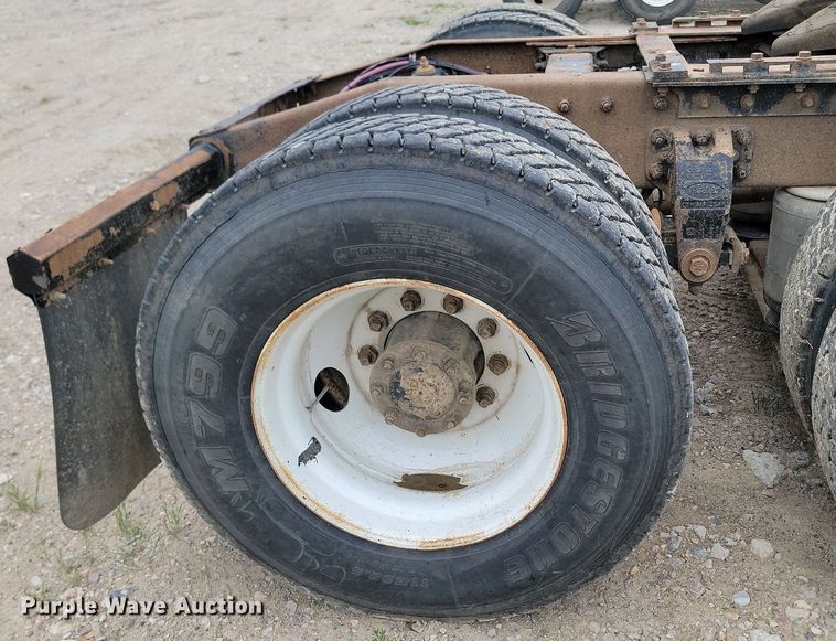 image for item NZ9937 1999 Peterbilt 377 semi truck