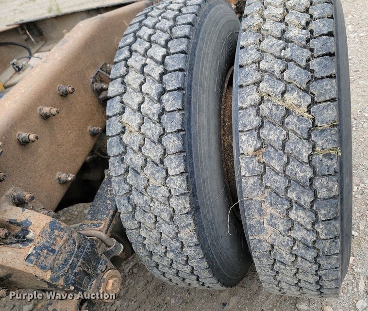 image for item NZ9937 1999 Peterbilt 377 semi truck