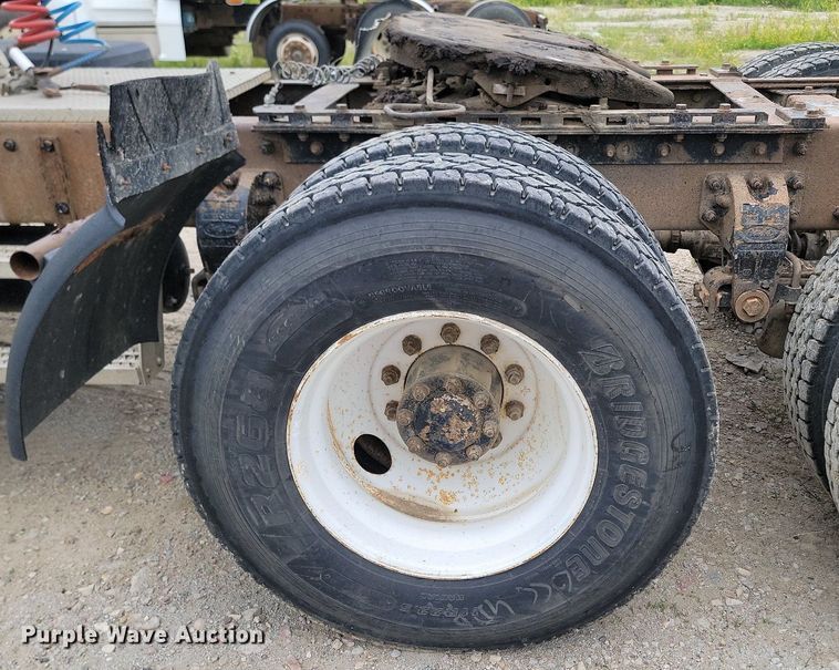 image for item NZ9937 1999 Peterbilt 377 semi truck