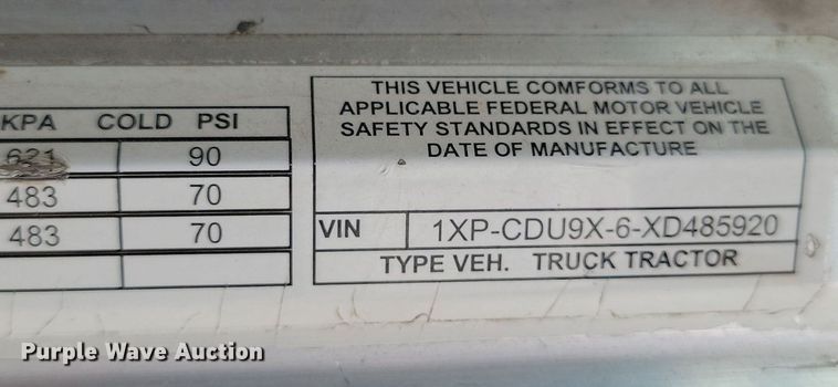 image for item NZ9937 1999 Peterbilt 377 semi truck