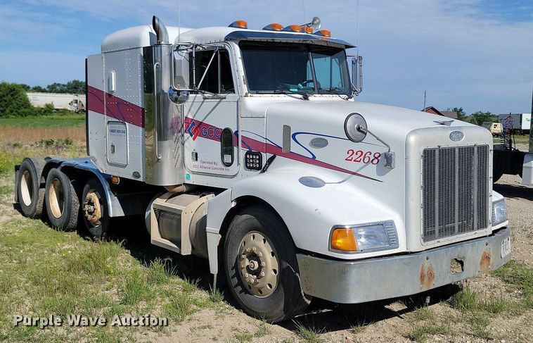 image for item NZ9938 2000 Peterbilt  377 semi truck