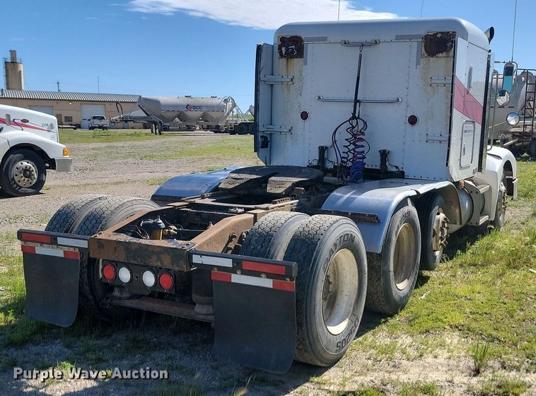 image for item NZ9938 2000 Peterbilt  377 semi truck