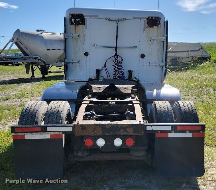 image for item NZ9938 2000 Peterbilt  377 semi truck