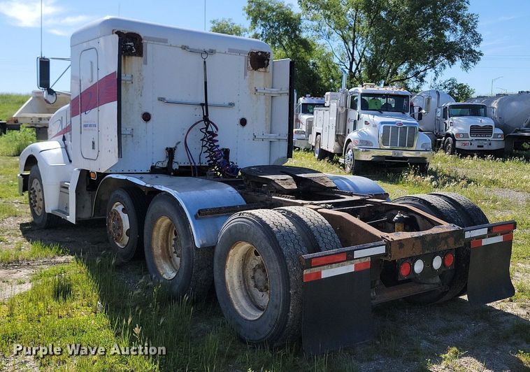 image for item NZ9938 2000 Peterbilt  377 semi truck