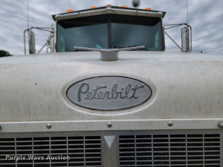 image for item NZ9938 2000 Peterbilt  377 semi truck