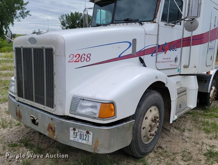 image for item NZ9938 2000 Peterbilt  377 semi truck
