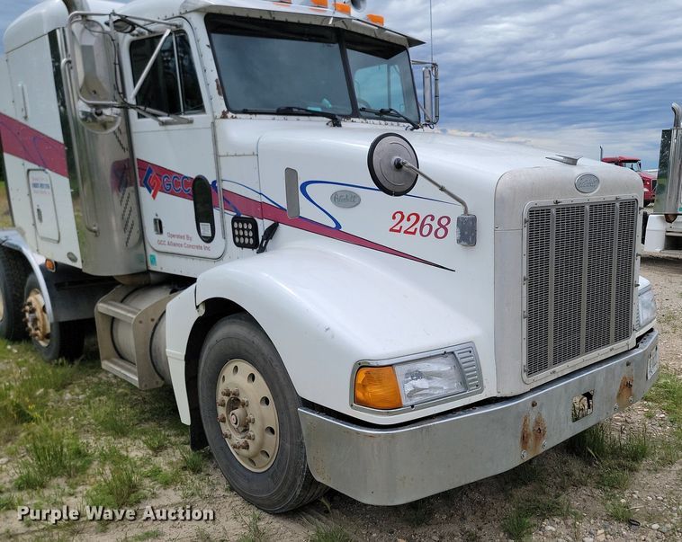 image for item NZ9938 2000 Peterbilt  377 semi truck