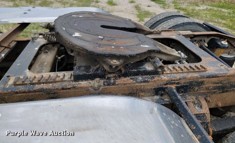 image for item NZ9938 2000 Peterbilt  377 semi truck