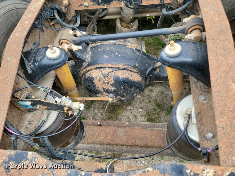 image for item NZ9938 2000 Peterbilt  377 semi truck